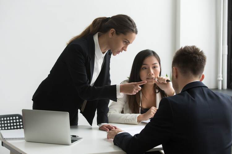 dissatisfied-female-executive-blaming-threatening-male-employee-at-team-meeting (1)-min